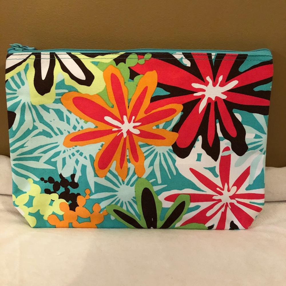 31 Daisy Craze Zipper Pouch
